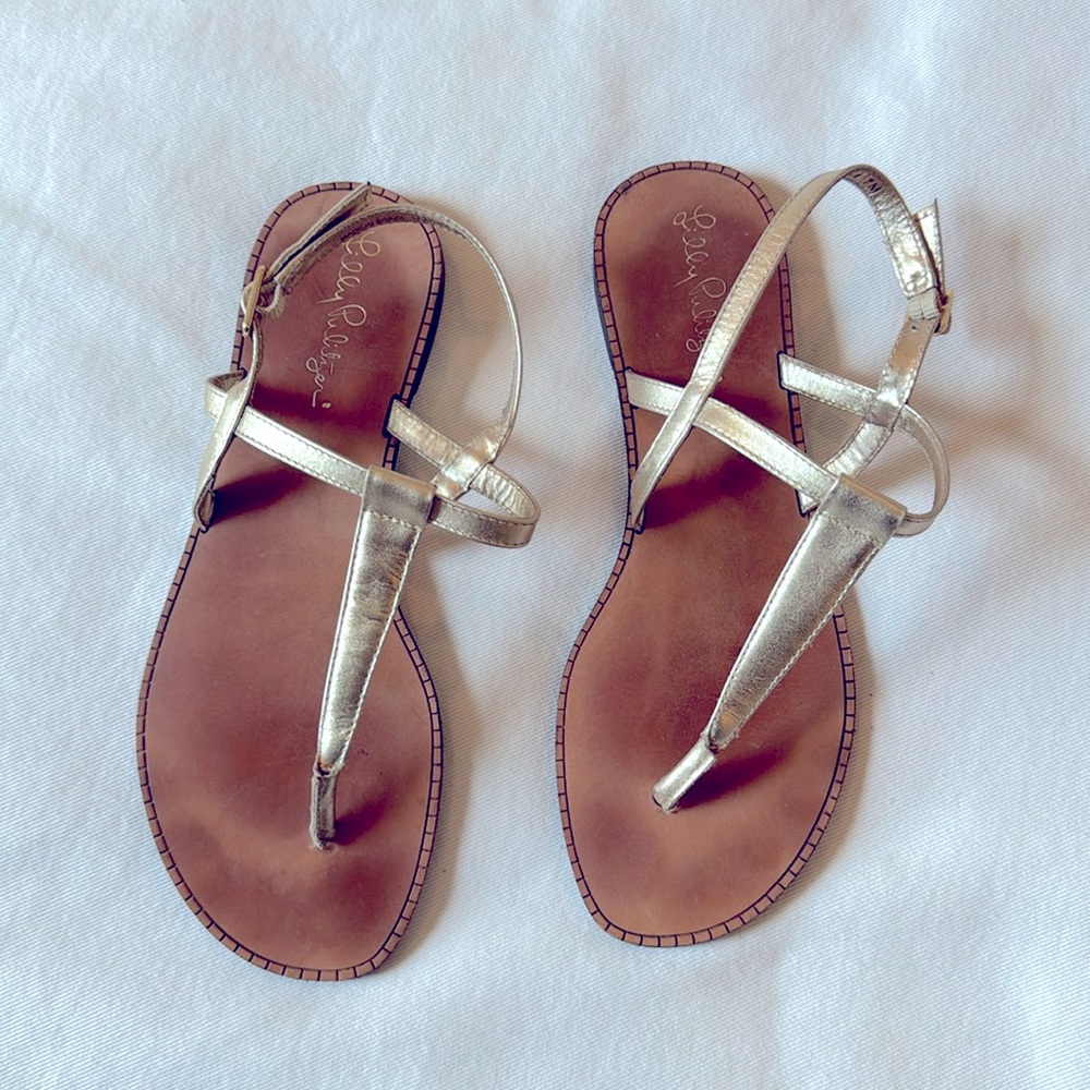 Women’s Lilly Pulitzer metallic gold t strap sandals, size 7M, EUC